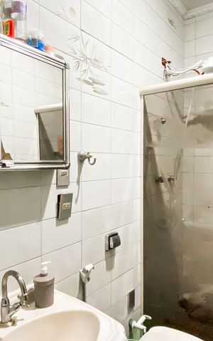 Casa à venda com 490m², 4 quartos e 2 vagas Casa à venda com 490m², 4 quartos e 2 vagasLavabo
