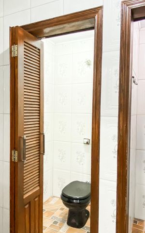 Casa à venda com 490m², 4 quartos e 2 vagas Casa à venda com 490m², 4 quartos e 2 vagasBanheiro social