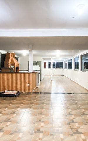 Casa à venda com 490m², 4 quartos e 2 vagas Casa à venda com 490m², 4 quartos e 2 vagasÁrea comum