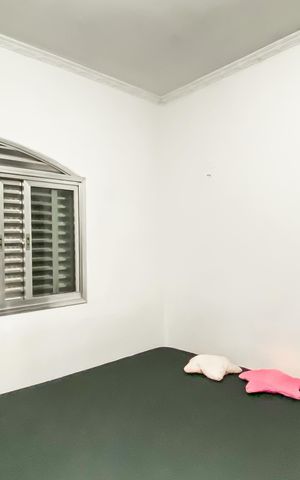 Casa à venda com 490m², 4 quartos e 2 vagas Casa à venda com 490m², 4 quartos e 2 vagasQuarto 1