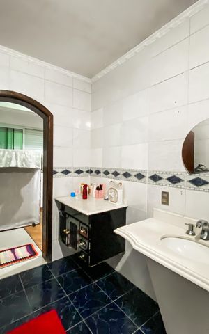 Casa à venda com 490m², 4 quartos e 2 vagas Casa à venda com 490m², 4 quartos e 2 vagasBanheiro da Suíte 1