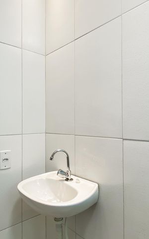 Casa de condomínio à venda com 52m², 2 quartos e 1 vaga Casa de condomínio à venda com 52m², 2 quartos e 1 vagaBanheiro da Suíte 1
