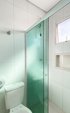 Casa de condomínio à venda com 52m², 2 quartos e 1 vaga Casa de condomínio à venda com 52m², 2 quartos e 1 vagaBanheiro da