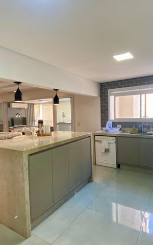 Apartamento à venda com 155m², 3 quartos e 3 vagas Apartamento à venda com 155m², 3 quartos e 3 vagasCozinha