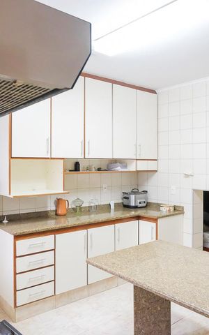 Casa à venda com 188m², 3 quartos e 3 vagasCozinha 