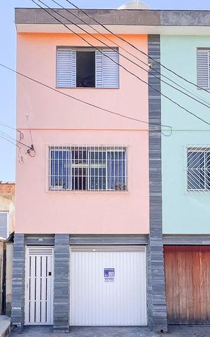 Casa à venda com 188m², 3 quartos e 3 vagasFachada + plaquinha 