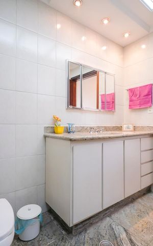 Casa à venda com 188m², 3 quartos e 3 vagasBanheiro 1