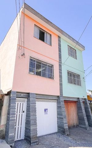 Casa à venda com 188m², 3 quartos e 3 vagasFachada + plaquinha 