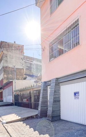 Casa à venda com 188m², 3 quartos e 3 vagasFachada + plaquinha 