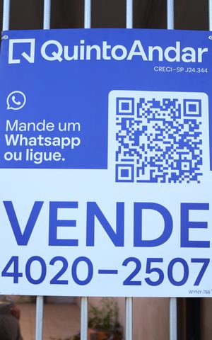 Casa à venda com 75m², 1 quarto e 2 vagasPlaca grande instalada no portão do imóvel em 08.06.2026 - Código da placa: WYNY-766