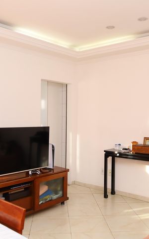 Casa à venda com 75m², 1 quarto e 2 vagasSala