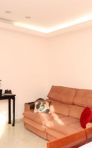 Casa à venda com 75m², 1 quarto e 2 vagasSala