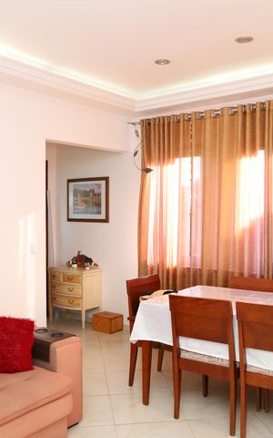 Casa à venda com 75m², 1 quarto e 2 vagasSala