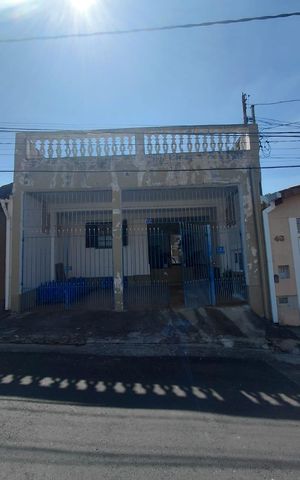 Casa à venda com 139m², 3 quartos e 3 vagas Casa à venda com 139m², 3 quartos e 3 vagasFachada