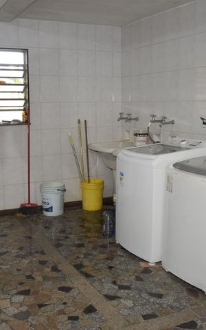Casa para alugar com 800m², 6 quartos e 12 vagasLavanderia