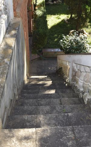 Casa para alugar com 800m², 6 quartos e 12 vagasEscada 2