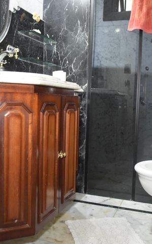 Casa para alugar com 800m², 6 quartos e 12 vagasBanheiro 1