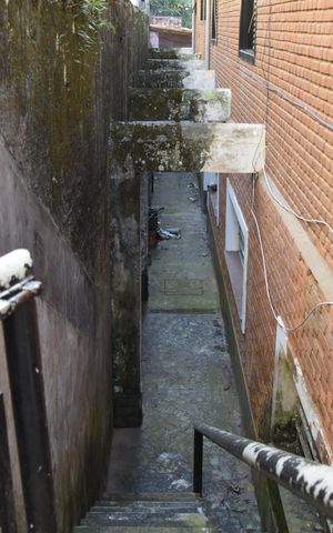 Casa para alugar com 800m², 6 quartos e 12 vagasEscada 3