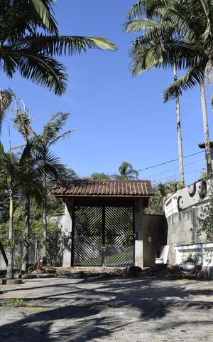 Casa para alugar com 800m², 6 quartos e 12 vagasEntrada da Garagem