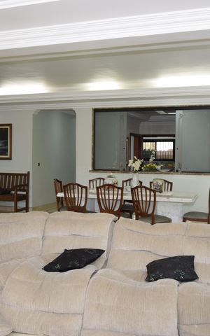 Casa para alugar com 800m², 6 quartos e 12 vagasSala