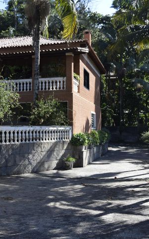 Casa para alugar com 800m², 6 quartos e 12 vagasEntrada da Garagem