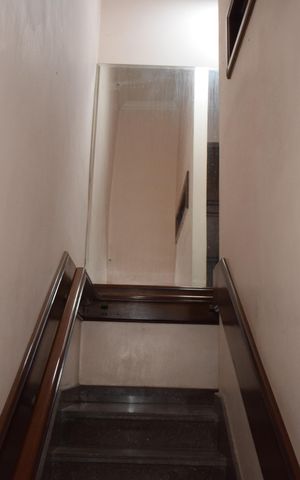 Casa para alugar com 800m², 6 quartos e 12 vagasEscada
