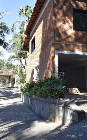 Casa para alugar com 800m², 6 quartos e 12 vagasEntrada da Garagem