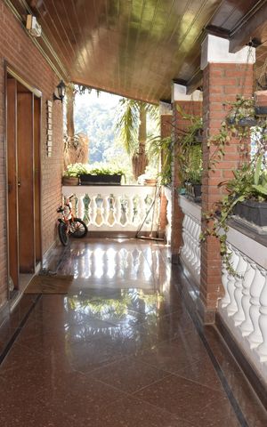 Casa para alugar com 800m², 6 quartos e 12 vagasEntrada