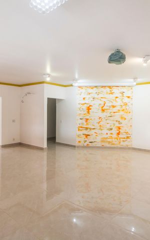 Casa de condomínio à venda com 440m², 4 quartos e 4 vagasSala