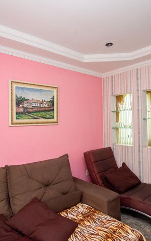 Casa à venda com 370m², 4 quartos e 4 vagas Casa à venda com 370m², 4 quartos e 4 vagasSala de TV