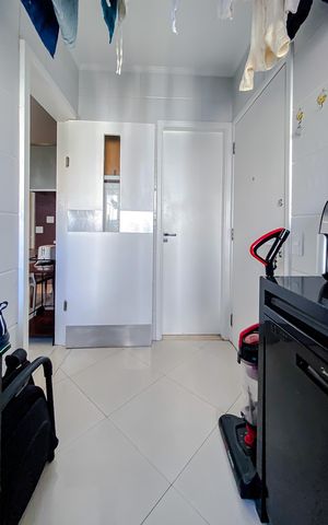Apartamento à venda com 129m², 4 quartos e 2 vagas Apartamento à venda com 129m², 4 quartos e 2 vagasÁrea de Serviço