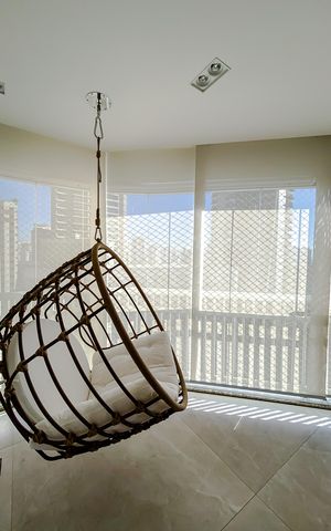 Apartamento à venda com 129m², 4 quartos e 2 vagas Apartamento à venda com 129m², 4 quartos e 2 vagasVaranda