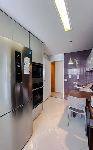Apartamento à venda com 129m², 4 quartos e 2 vagas Apartamento à venda com 129m², 4 quartos e 2 vagasCozinha