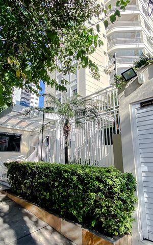 Apartamento à venda com 129m², 4 quartos e 2 vagas Apartamento à venda com 129m², 4 quartos e 2 vagasFachada com Plaquinha