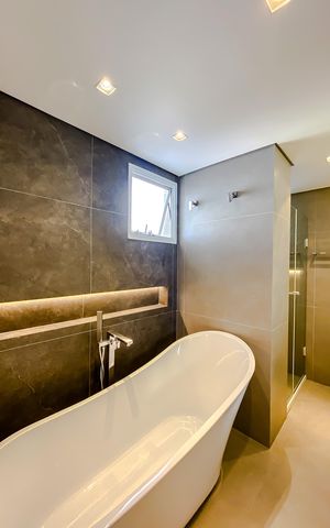 Apartamento à venda com 129m², 4 quartos e 2 vagas Apartamento à venda com 129m², 4 quartos e 2 vagasBanheiro da Suíte