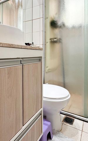 Apartamento à venda com 56m², 2 quartos e 1 vaga Apartamento à venda com 56m², 2 quartos e 1 vagaBanheiro Social