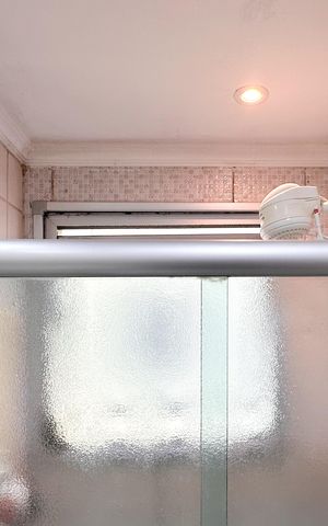 Apartamento à venda com 56m², 2 quartos e 1 vaga Apartamento à venda com 56m², 2 quartos e 1 vagaBanheiro Social