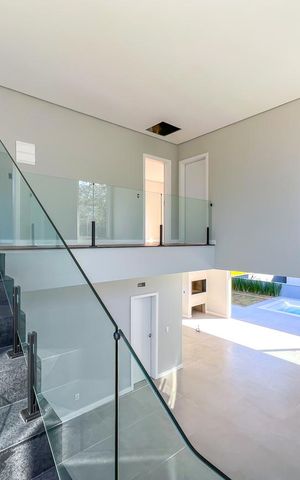 Casa de condomínio para alugar com 242m², 3 quartos e 3 vagas Casa de condomínio para alugar com 242m², 3 quartos e 3 vagasSala