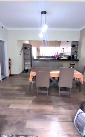 Casa para alugar com 272m², 3 quartos e 4 vagas Casa para alugar com 272m², 3 quartos e 4 vagasSala