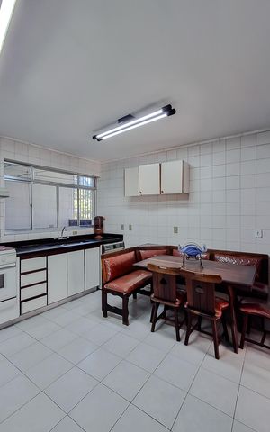 Casa à venda com 150m², 4 quartos e 2 vagas Casa à venda com 150m², 4 quartos e 2 vagasCozinha