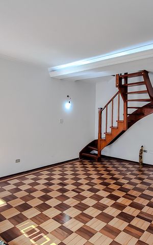 Casa à venda com 150m², 4 quartos e 2 vagas Casa à venda com 150m², 4 quartos e 2 vagasSala