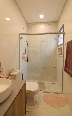 Casa à venda com 232m², 3 quartos e 3 vagasQuarto 3 - Suíte Banheiro 