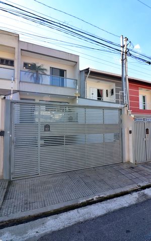 Casa à venda com 232m², 3 quartos e 3 vagasFachada