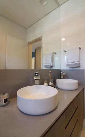 Casa à venda com 232m², 3 quartos e 3 vagasQuarto 2 - Suíte Banheiro 