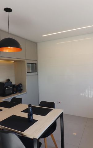 Casa à venda com 232m², 3 quartos e 3 vagasCozinha 
