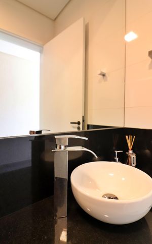 Casa à venda com 232m², 3 quartos e 3 vagasBanheiro de serviço