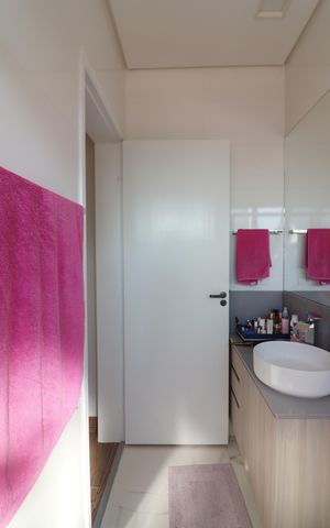 Casa à venda com 232m², 3 quartos e 3 vagasQuarto 1 - Suíte Banheiro 