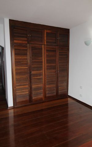 Casa para alugar com 217m², 4 quartos e 2 vagasSuíte 1