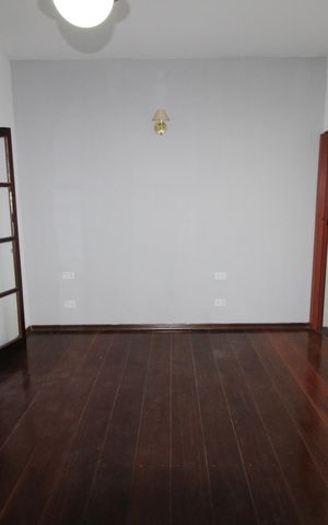 Casa para alugar com 217m², 4 quartos e 2 vagasSuíte 2