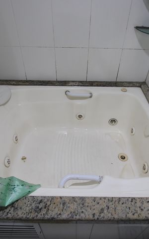 Apartamento à venda com 106m², 3 quartos e 2 vagasBanheiro da suíte